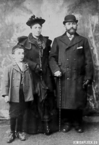 Symcha née Berliner with her husband Abraham Fass and son Izrael Klejn, Liverpool, 1890s